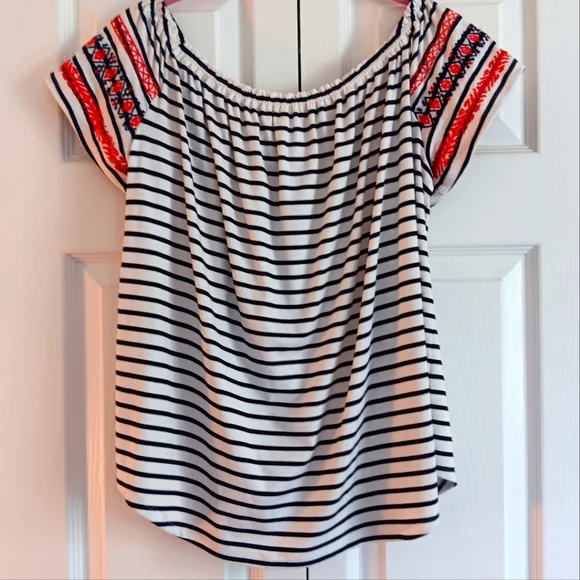 THML Boho Embroidered Peasant Top - Picture 2 of 6